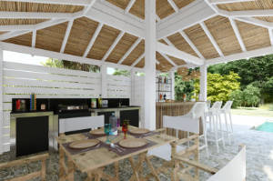 Poolhouse ambiance cocktail et détente